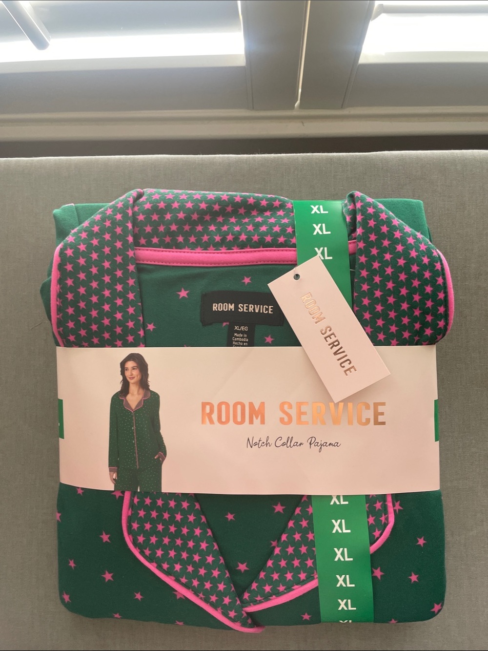 Room Service Women's Green Star Notch Collar Pajama Set Size XL